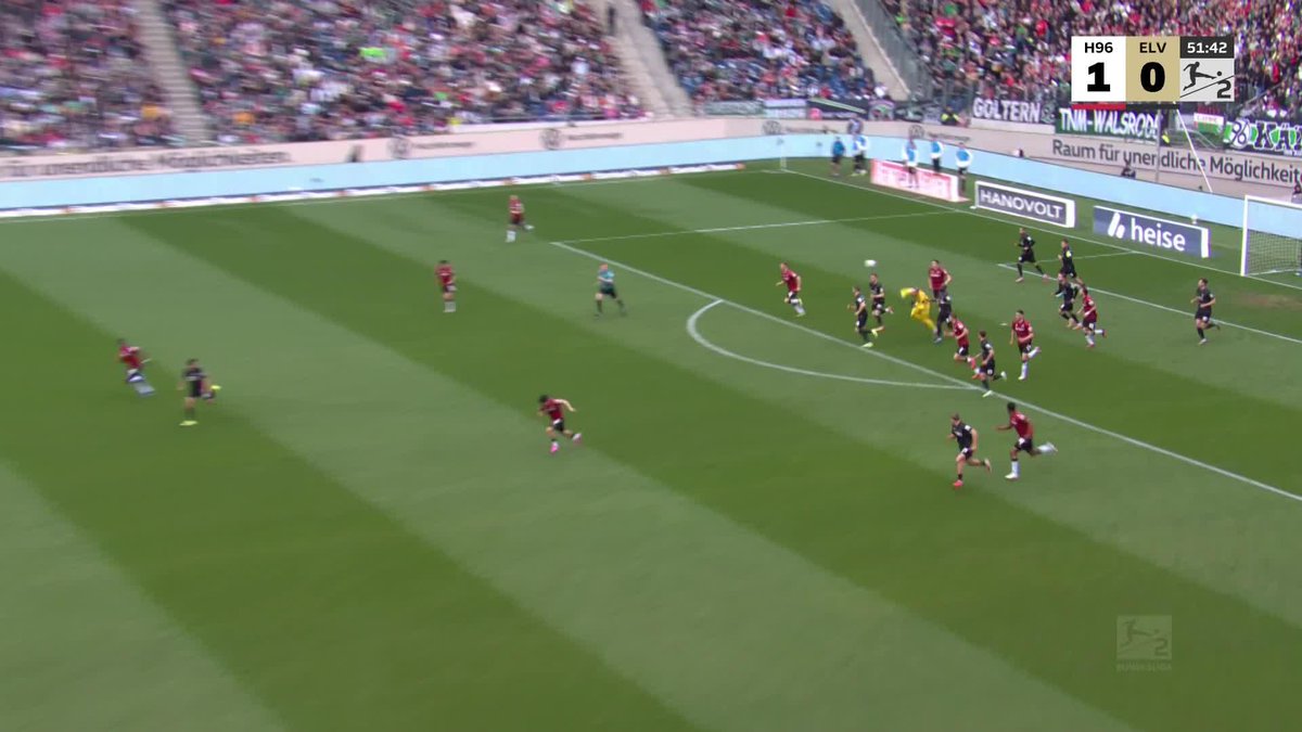 Elfmeter für Elversberg! 🎯 Petkov verwandelt sicher zum 1:1. Bei der Szene kann man aber schon darüber sprechen, ob vielleicht auch mehr drin gewesen wäre… 👀 Die 2. Bundesliga live auf Sky 🍿📺 #H96ELV#sky2bundesliga #2bundesliga