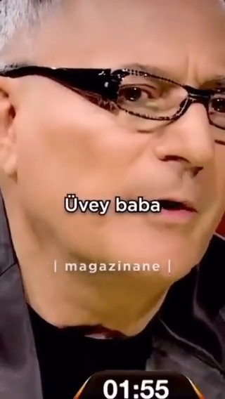 Çok gülen ve neşeli insanların çoğu zaman geçmişe dayanan, iç yakan bir hikâyesi vardır...