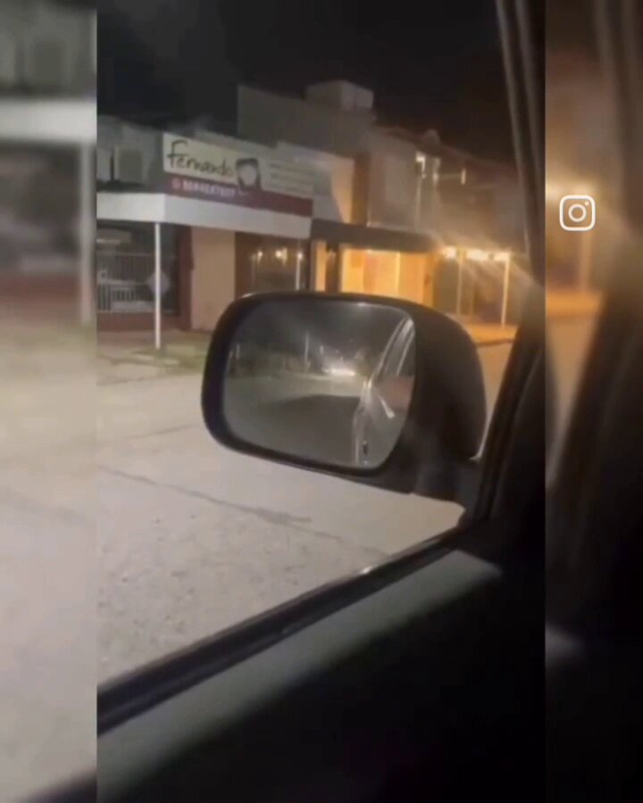 Para dominar a las manadas de motoqueros, la policía de Chaco desplegó una nueva técnica de encierro: bloquean en simultáneo la calle por delante y detrás, de manera coordinada. Espectacular.