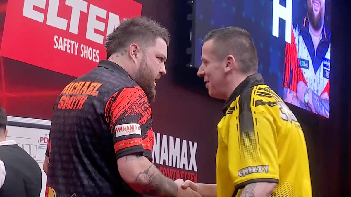 SMITH EDGES PAST CHIZZY! Michael Smith wins a FIFTH straight last-leg decider in Munich to round off the afternoon session, denting Dave Chisnall's World Matchplay hopes by winning 6-5! 📺 #ET4