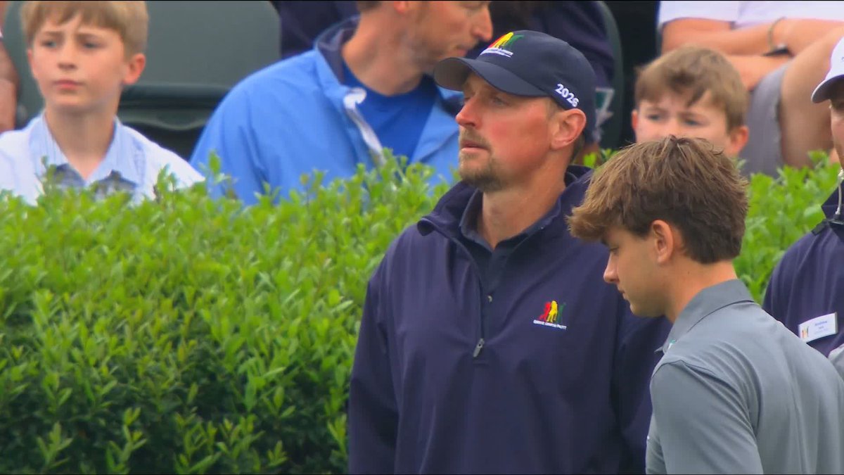 Going cross-handed with the driver is next-level.