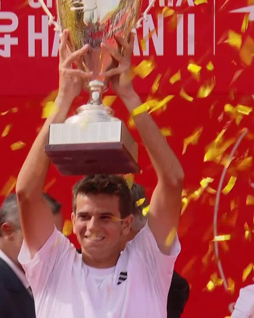 No me vi venir, para nada, que el primer tรญtulo de Rafa Jรณdar iba a venir en tierra batida. Y mucho menos en su primer torneo ATP en esta superficie. Histรณrico. Vaya pinta tiene este chico. 19 aรฑitos ๐ช๐ธ