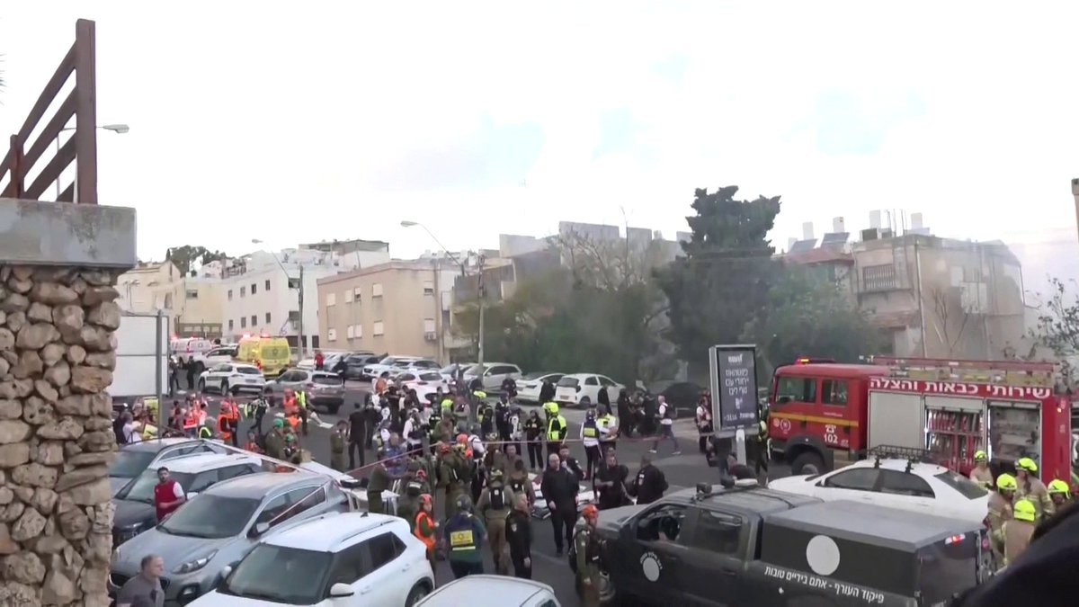 مراسلة العربية: سقوط شظايا صواريخ إيرانية في حيفا قناة العربية