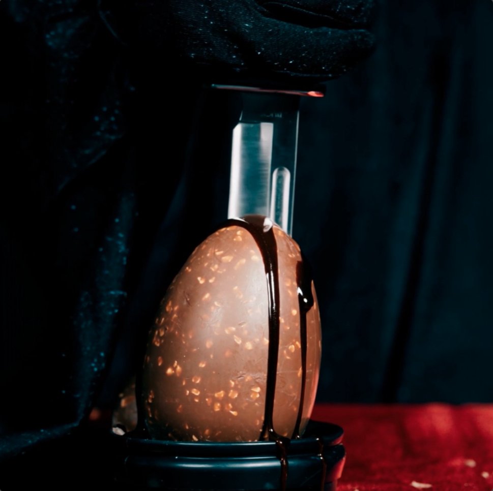 The inside’s always the best part... and I always get there. #Scream7 #Easter