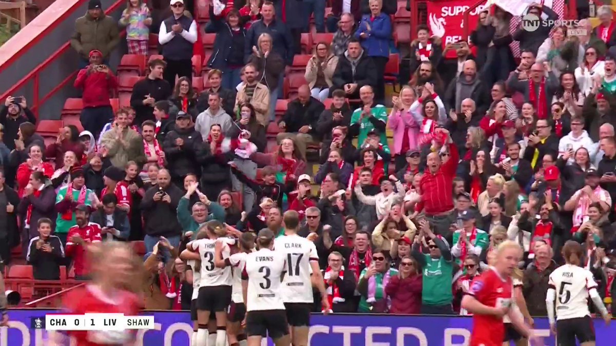 LIVERPOOL LEAD IN EXTRA TIME! 💥 18-year old Zara Shaw off the bench finishes off an almighty goalmouth scramble to put Liverpool one step closer to the Semi-Final! 🏆 📺 Watch live on TNT Sports and HBO Max