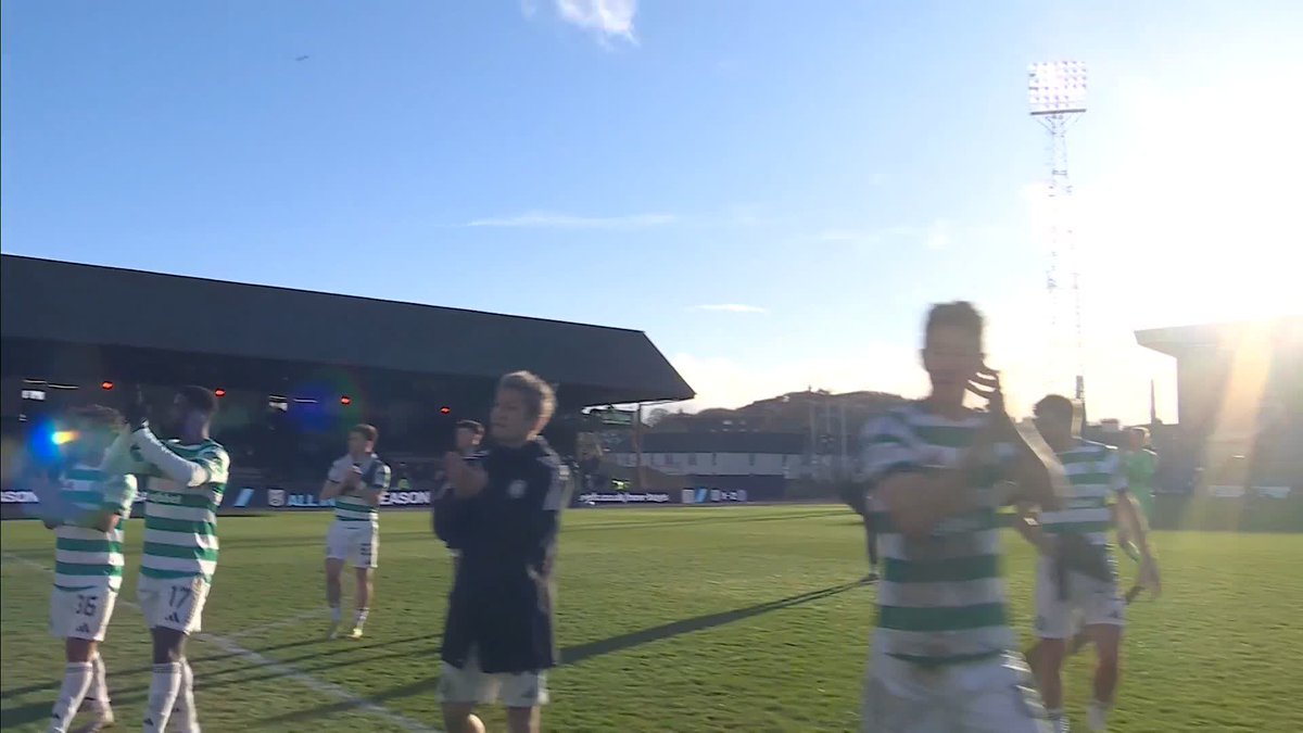 Kelechi Iheanacho enjoyed the celebrations with the Celtic fans at the end 🍀