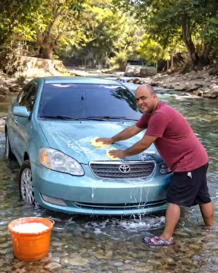 👉 “Quizás no tengo lujos, pero tengo tranquilidad. Mi Corolla y mi paz no los cambio por aparentar.” 💪✨🇩🇴