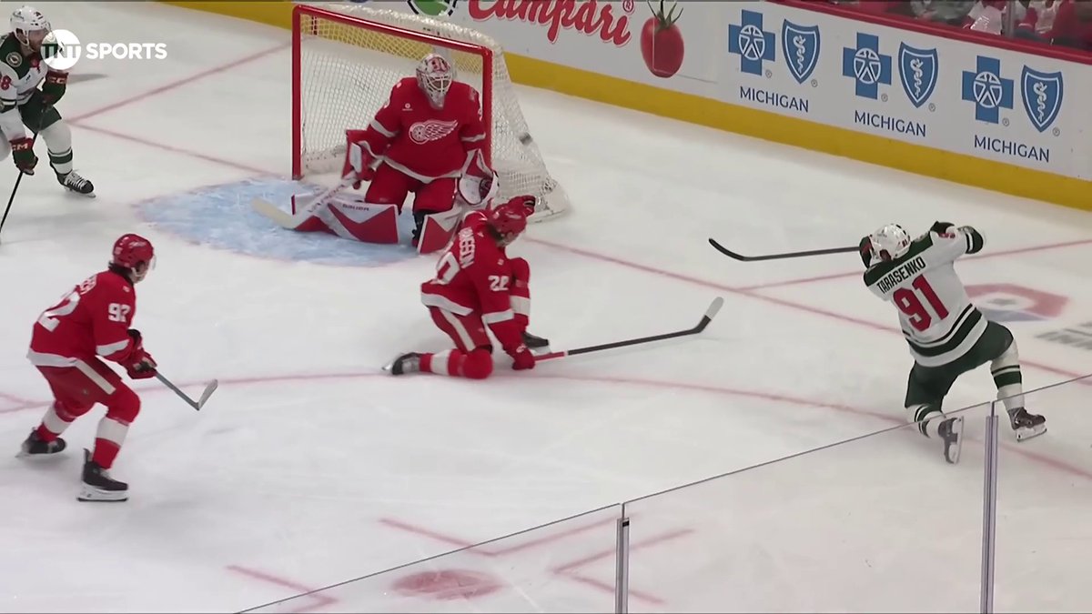 Perfect feed from Jake Middleton and Vladimir Tarasenko buries it from the tough angle! 🎯 📺: NHLonTNT &amp; hbo max fka ➡️ NHL x @MassMutual