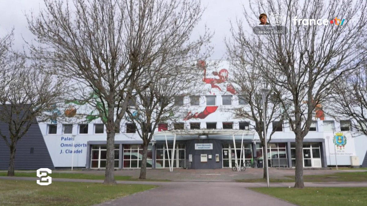 #Stade2 |🏐Le témoignage des volleyeuses de Saint-Dié Les joueuses de Saint-Dié prennent la parole pour témoigner des insultes sexistes et à caractère sexuel de la part de leur entraîneur, actuellement suspendu à titre conservatoire 📺Stade 2 en direct :