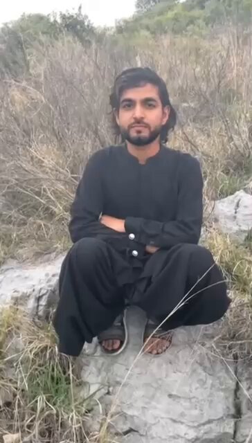 خضدار کے بلوچ نوجوان کی ویڈیو وائرل بلوچ نوجوان بتا رہا ہے کیسے بی ایل اے کے دہشتگرد پیسے دے کر نوجوانوں کو ورغلا کر دہشتگردی پر راضی کرتے ہیں نوجوان کا کہنا کہ حکومت ہمیں سپورٹ کرے تو ہم بی ایل اے کا بلوچستان سے مکمل خاتمہ کر دیں گے