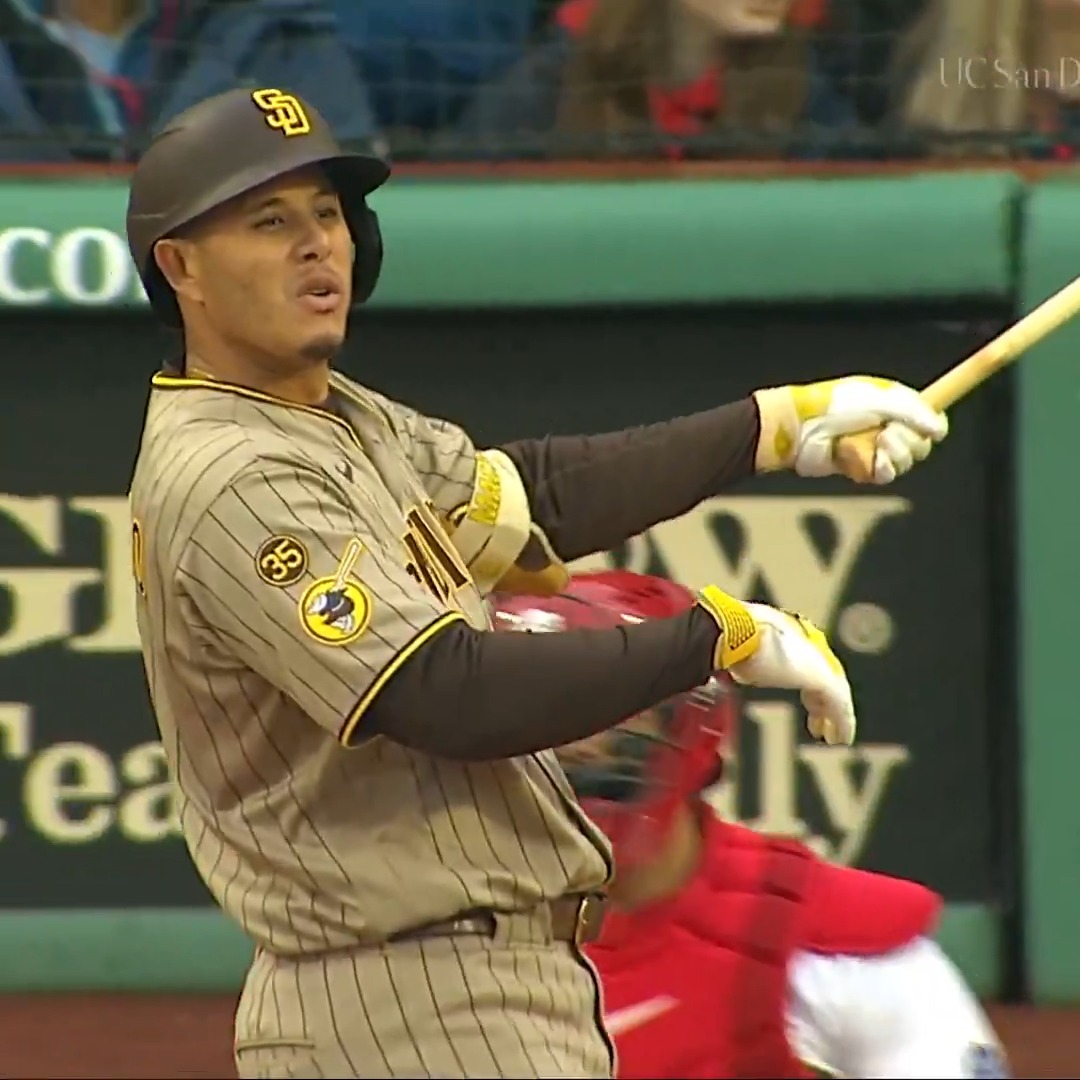 Manny Machado with a subtle bat flip 😮‍💨