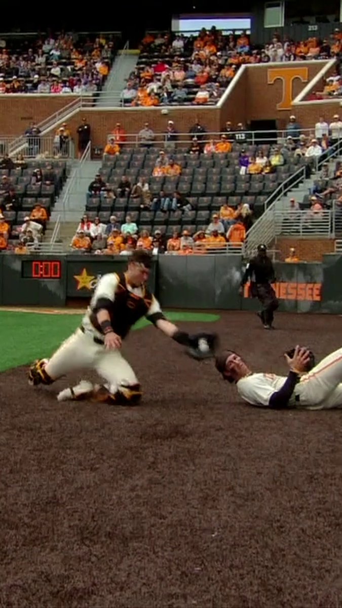 Never give up on a play 👀
