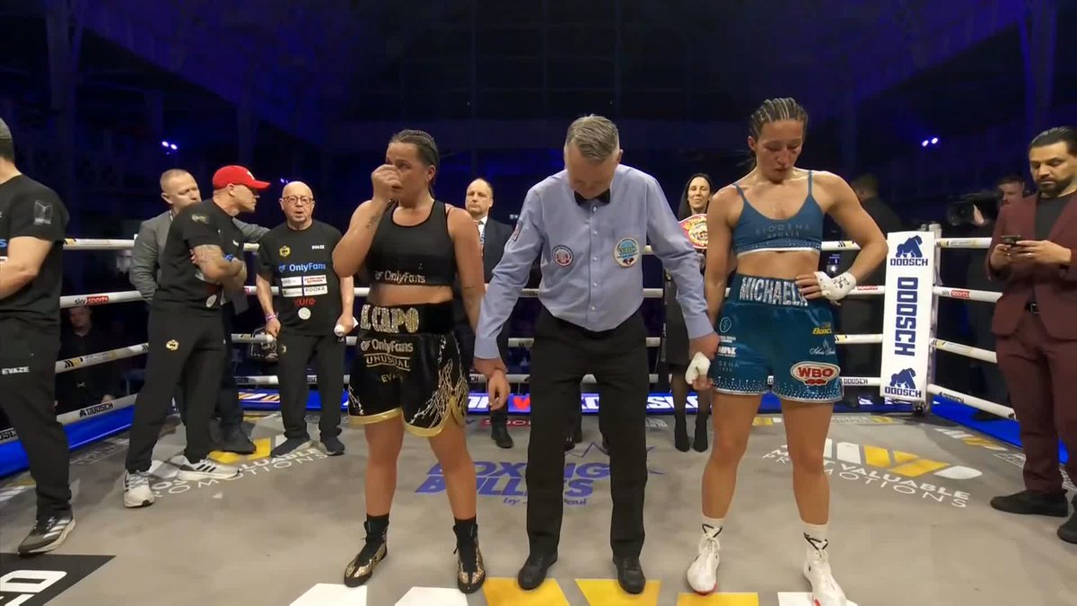Chantelle Cameron is a two-weight world champion 👑 2️⃣