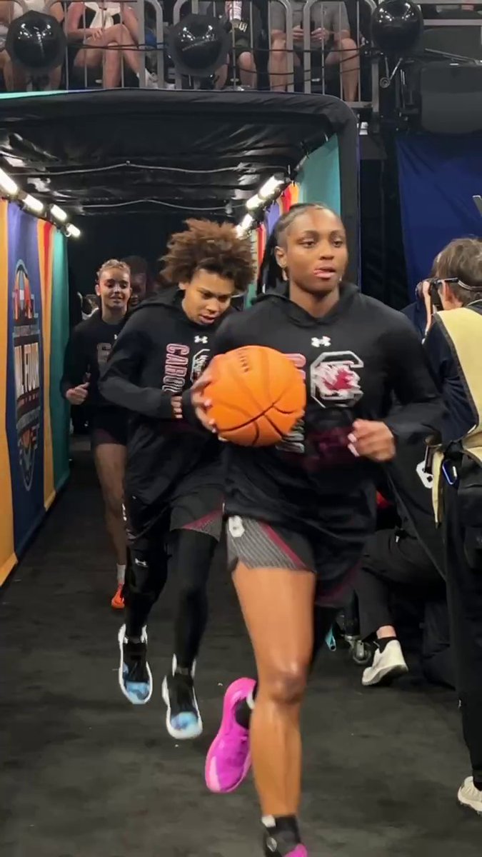 HERE COME THE GAMECOCKS 🔥 Watch South Carolina in the Women's National Championship on ABC, ESPN and the ESPN App 🍿