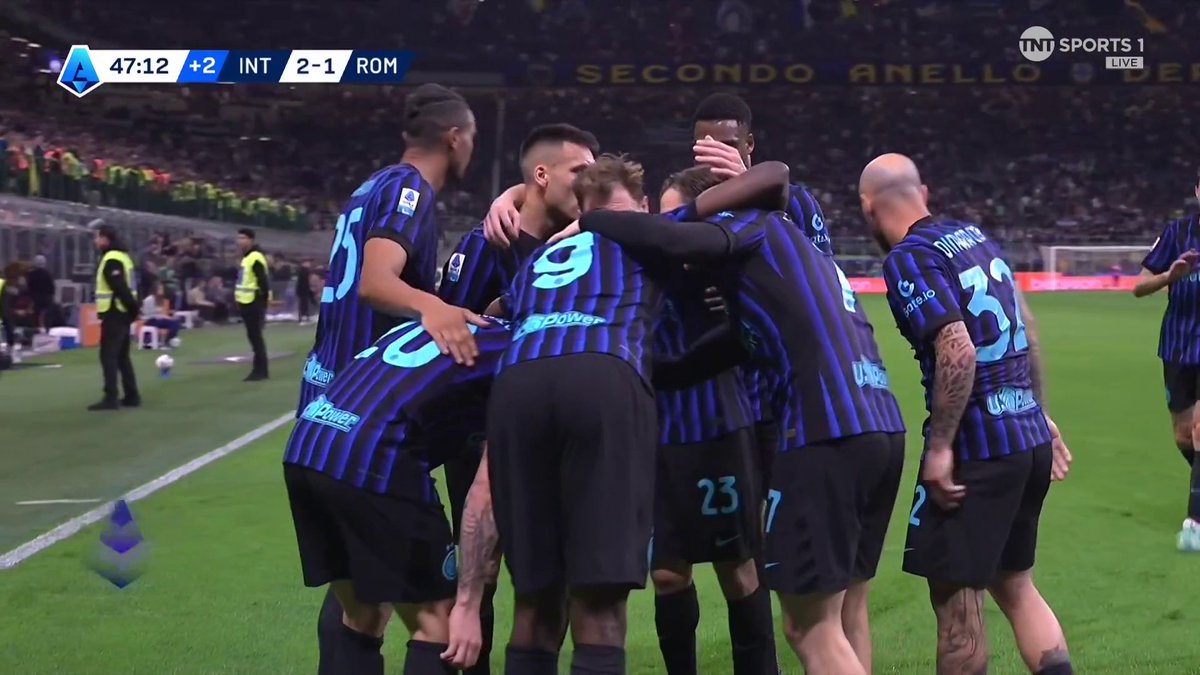 HAKAN ÇALHANOĞLU TAKE A BOW 🤯 Amazing strike from the Turk puts Inter back in front against Roma 🚀 📺 Live on TNT Sports & HBO Max