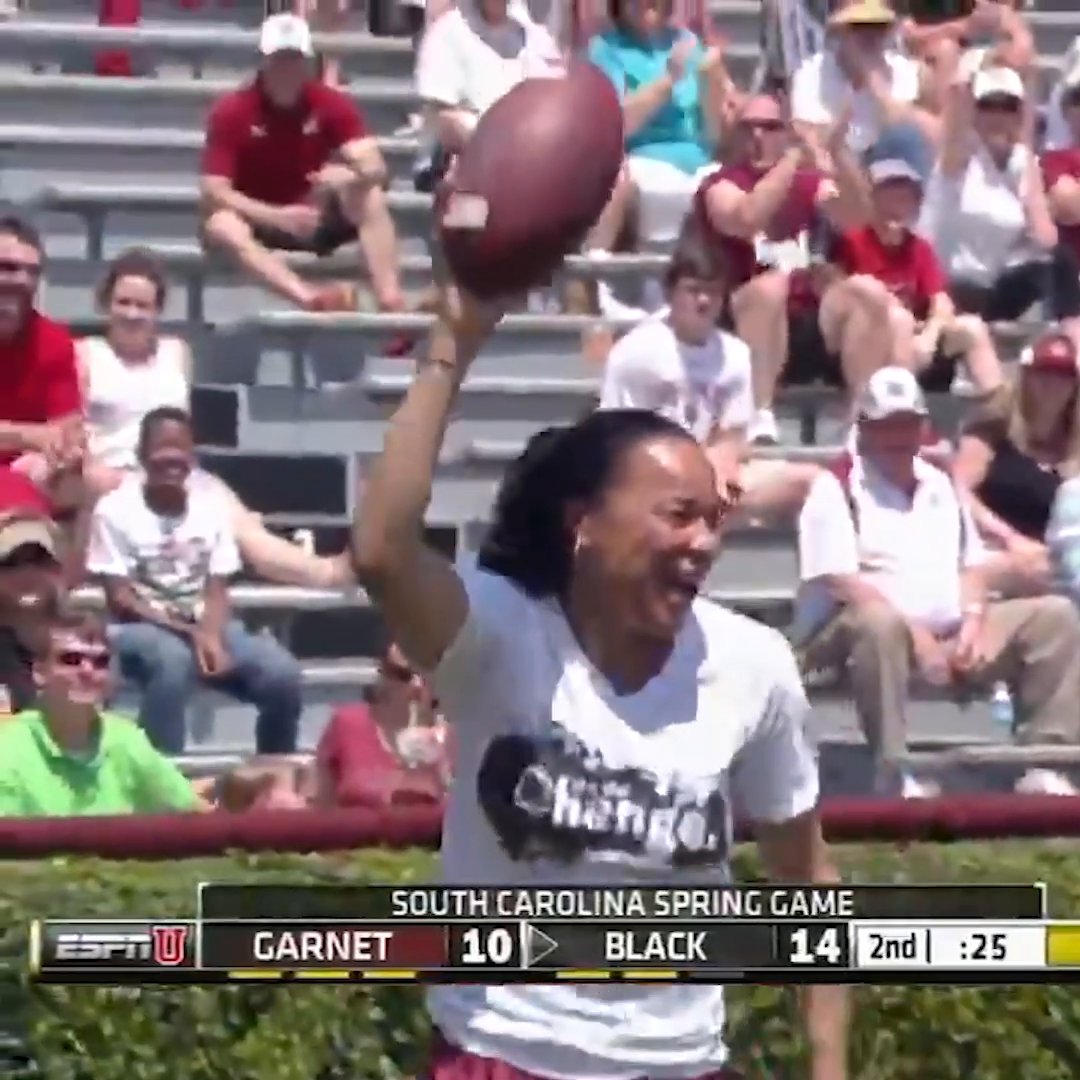 Dawn Staley sneaking onto the field to catch a touchdown pass during South Carolina's spring game will forever be comedy 😂