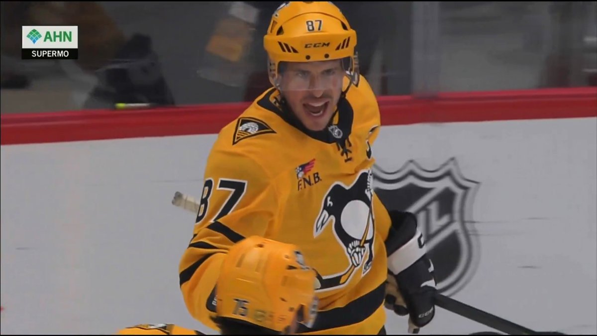 SIMPLY SIDSATIONAL 🐧 Sidney Crosby snipes one to clinch his 21st straight point-per-game season 🐐
