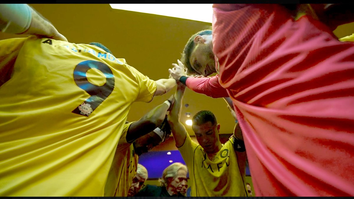 🎥 | بحضـورٍ جماهيـري داعم ومسانـد 💛 استعـد نجومنـا .. و ظهـروا في الميدان من أجل إسعاد العاشقيـن 🤩 هنا كواليس خماسية النصر أمام النجمـة 🏟️ #النصر_النجمة