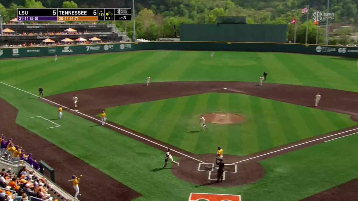 Clutch stuff from Bo and the defense to keep this one tied! 📺 #GBO🍊 // #OTH