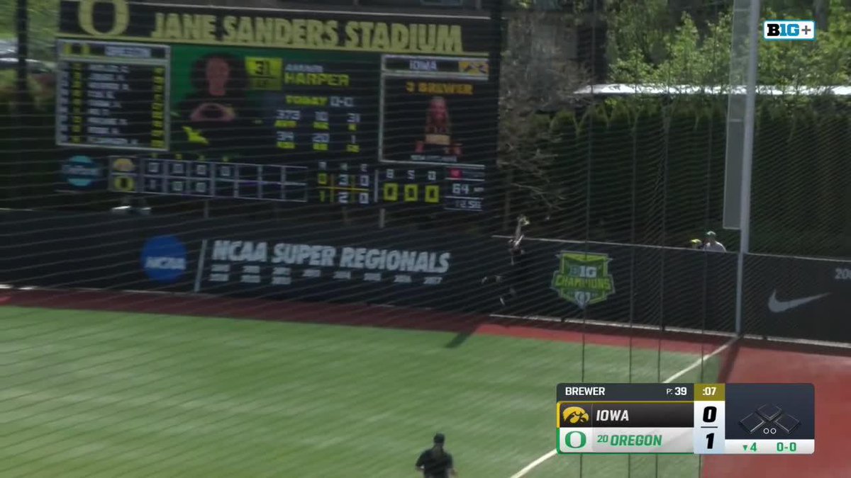 Tory Bennett robs the HR for Iowa Softball 🤩 Subscribe/watch on B1G+