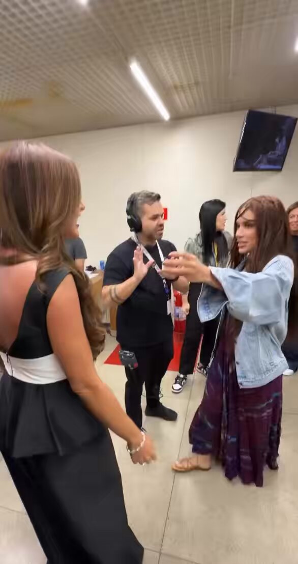 Contei pra Anitta que participaria de um quadro no #Domingão, e ela ficou passada! 😂💖