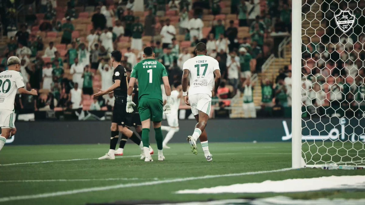 عدسة خاصة ترصد لكم ليلة الفوز على ضمك 🎞️💚 #الأهلي_ضمك | #دوري_روشن_السعودي