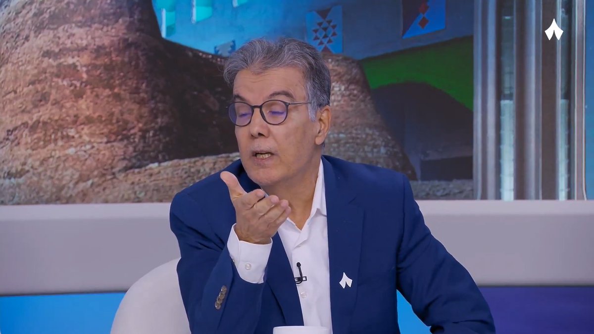 «من الأفضل لفريق مثل الاتحاد أن يستعين بسعد الشهري، لأفضليته على كونسيساو.» مُحلّل «ثمانية »طارق ذياب Tarak Dhiab - طارق ذياب 🎙️ #الاتفاق_القادسية | #استديو_ثمانية