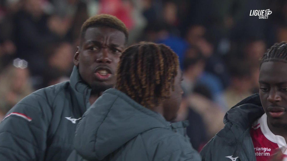 La fierté dans les yeux de Paul Pogba lorsqu'il félicite son jeune partenaire Lamine Camara après le match 🇸🇳 #ASMOM
