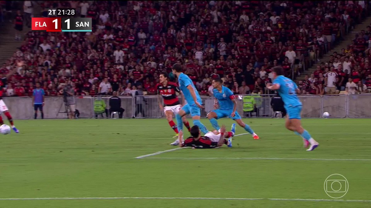 Arrascaeta e seu salto pirotécnico. E tem rubro-negro puto comigo porque afirmo que não foi nada. Quer patriotada e defesa incondicional do Flamengo? Então não me siga.