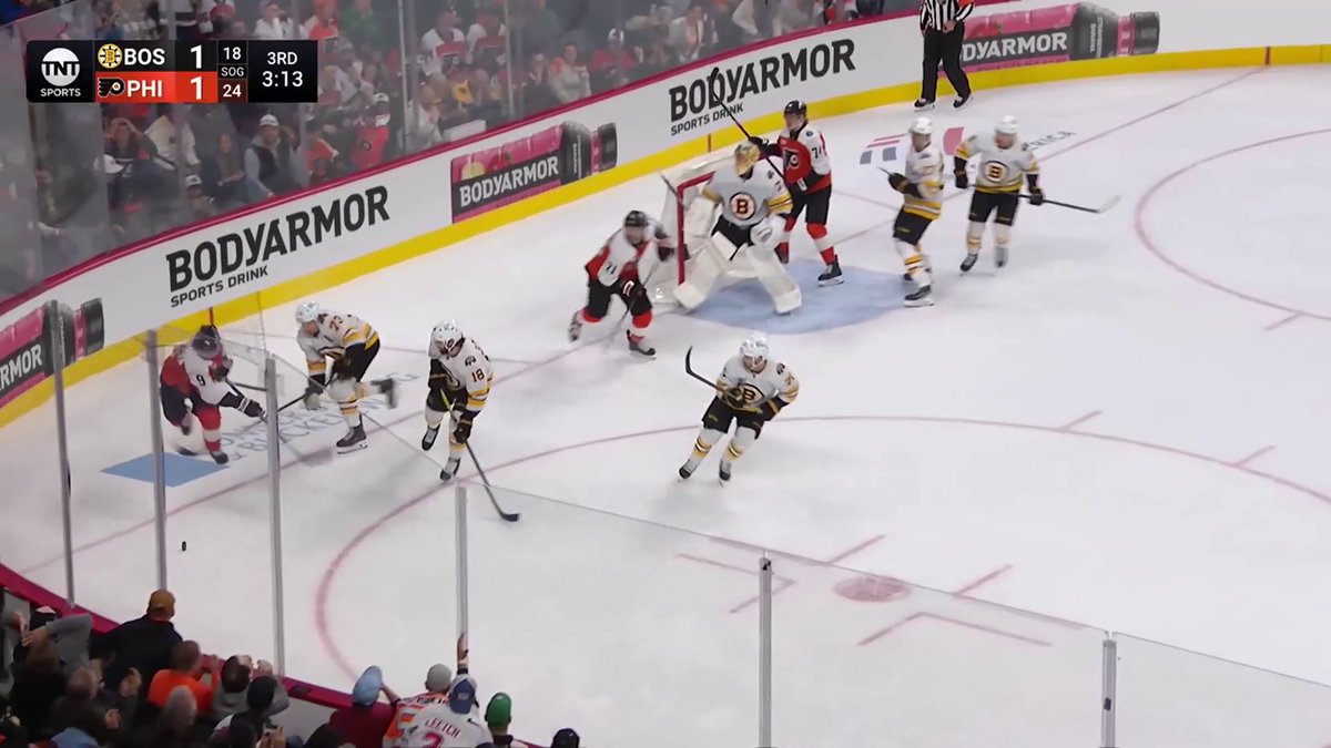 OH MY, KORPISALO!! 😳 What a save to keep this game tied! 📺: NHLonTNT &amp; hbo max fka ➡️