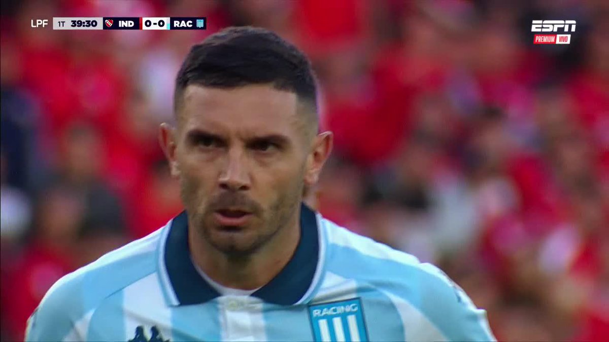 ¡TERRIBLE FALLA EN EL CLÁSICO DE AVELLANEDA! ❌ Adrián 'Maravilla' Martínez se quiso lucir con un penal a lo panenka y lo falló 😳 Al final Racing terminó cayendo 1-0 con Independiente