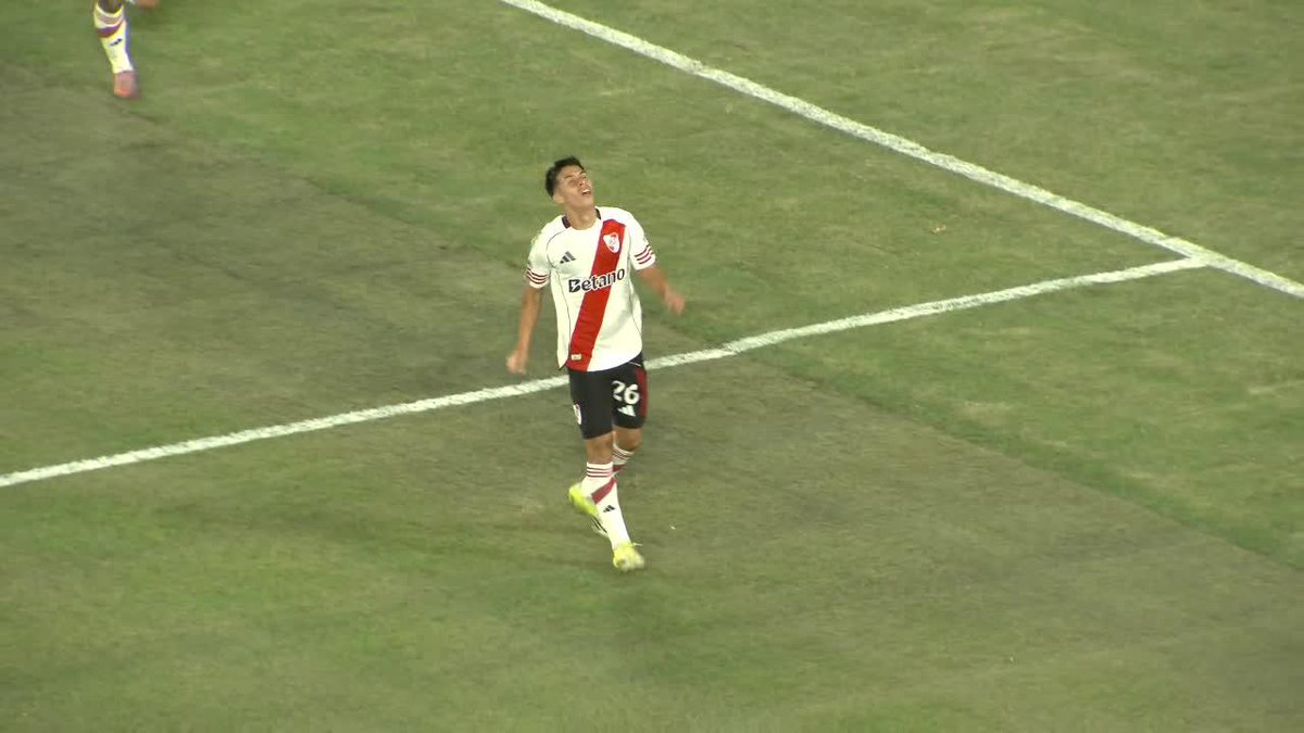 Anibal Moreno es 100 veces más jugador que Paredes, si Scaloni no sostiene el club de amigos se mete al mundial de cabeza.