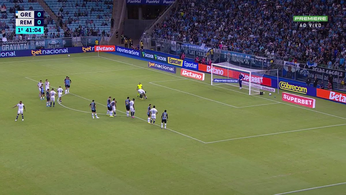 O pênalti perdido por Alef Manga. Weverton defendeu. 🎥 Premiere | ge