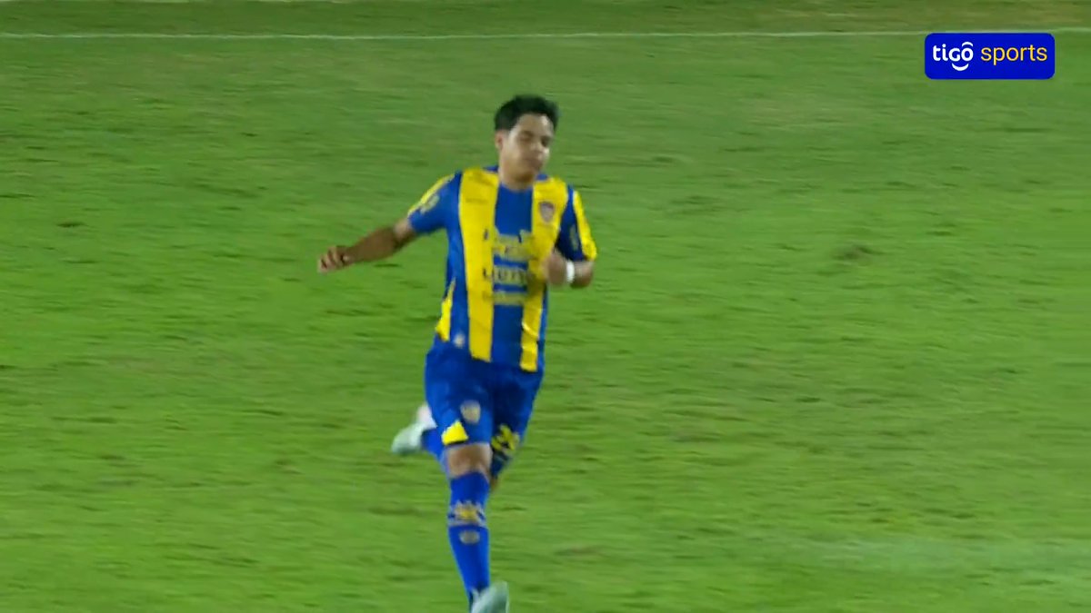¡Pero por favor! En el fútbol paraguayo hacen debutar pibes de 15 años para sacarlos a los 100 segundos y “cumplir” el reglamento. Los usan como números, no como jugadores. Un papelón total. Así no se forma a nadie. ¡Es una falta de respeto!
