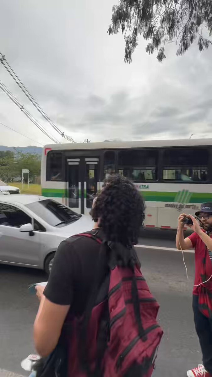 En Antioquia crece y crece el apoyo a Iván Cepeda Castro y Aida Quilcué, se siente en los barrios, se siente en las calles, se siente en el cariño de la gente. Iván Cepeda será presidente en primera vuelta y Antioquia será fundamental en ese triunfo ❤️🥄