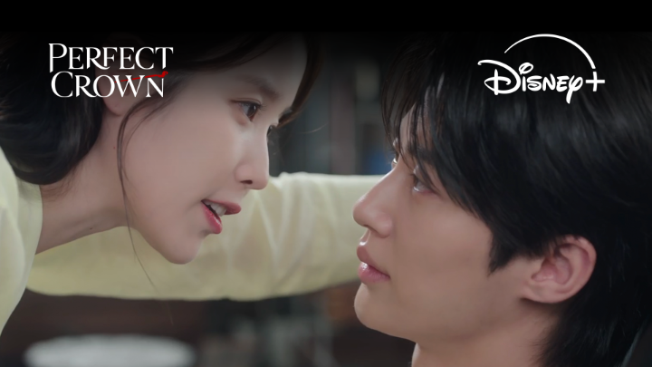 Awalnya nolak mentah-mentah, tapi ujung-ujungnya mau juga sama Huiju 😏 Pantengin #PerfectCrown mulai 10 April, streaming di #DisneyPlusID. #IU #ByeonWooseok #아이유 #변우석