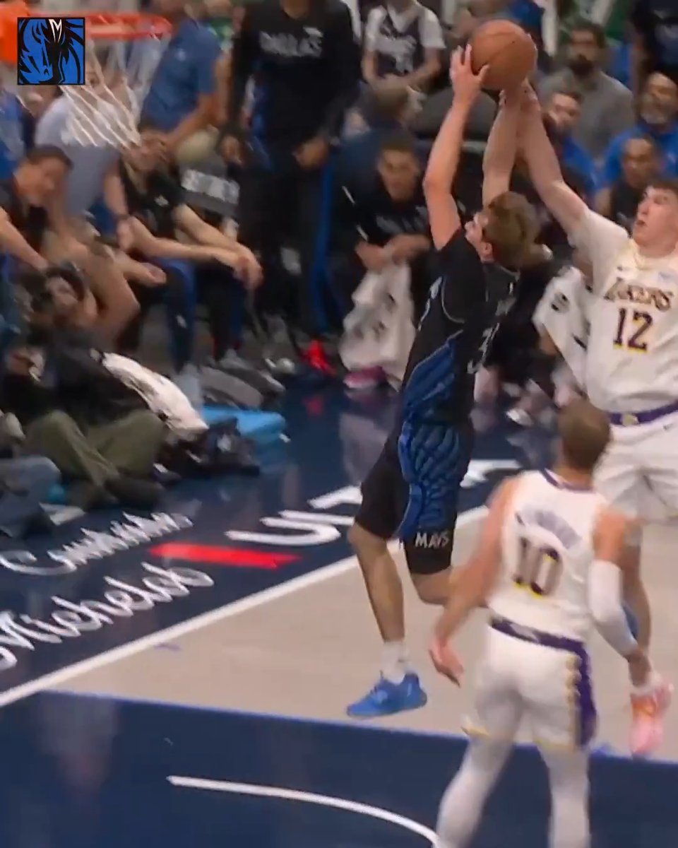 Cooper Flagg is unreal. 45 points 14/27 FG 2/4 3PT 15/17 FT 9 assists 8 rebounds Averaging 48 PPG in his last two. He’s a 19-year old rookie 😂