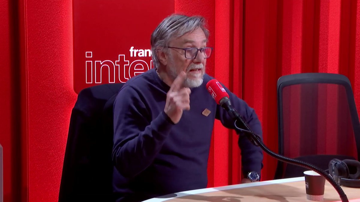 Emmanuel Macron, "on ne sait pas si c'est un super Premier ministre ou un sous-Président", assène Marc Dugain, auteur de "Submersion" (Albin Michel). ➡️
