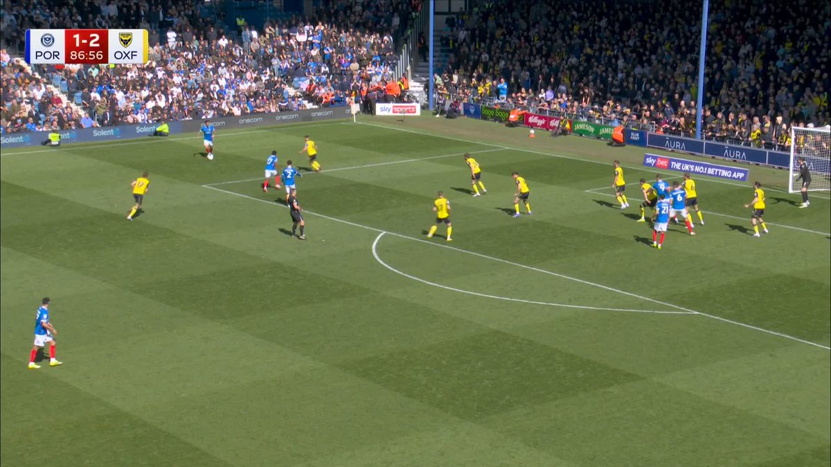 "Pompey REFUSING to lie down" 💪 10 player Portsmouth have EQUALISED against Oxford minutes after going behind 😱
