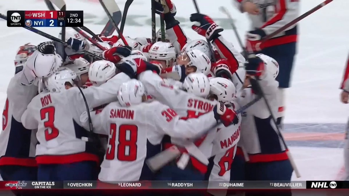 One year ago today, Alex Ovechkin broke Wayne Gretzky's all-time goals record with his 895th career goal! 🤯