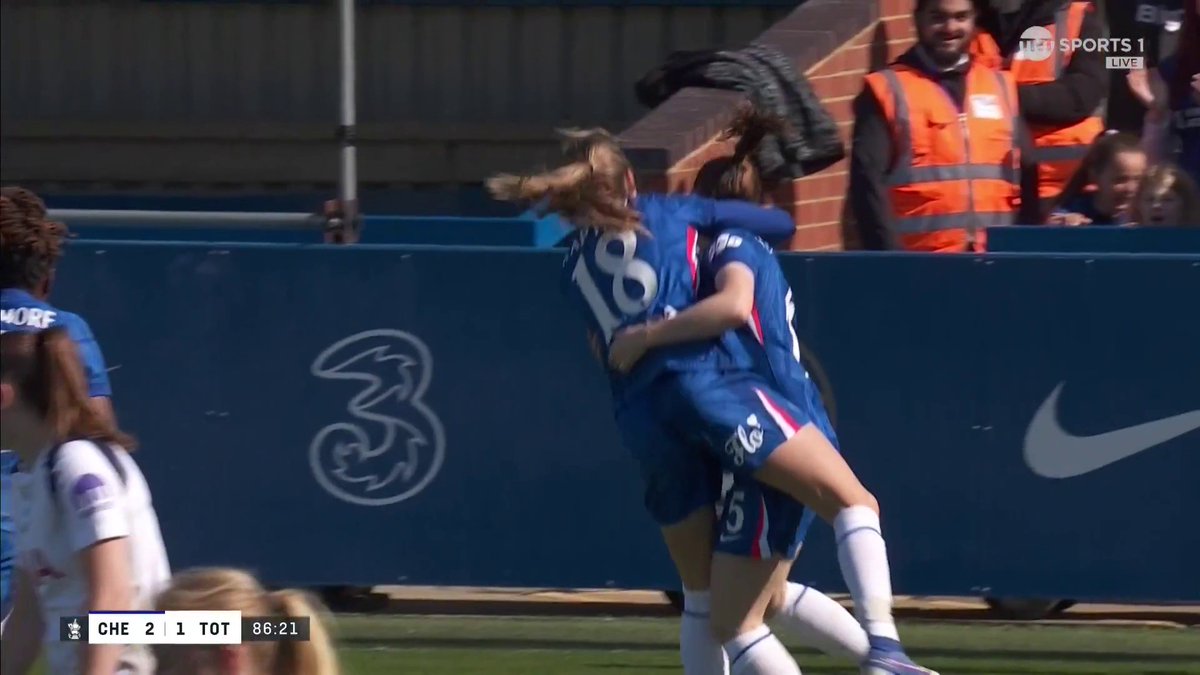 That is spectacular 🙌 Veerle Buurman strikes for Chelsea and the Blues lead 2-1 🔥 📺 TNT Sports and HBO Max