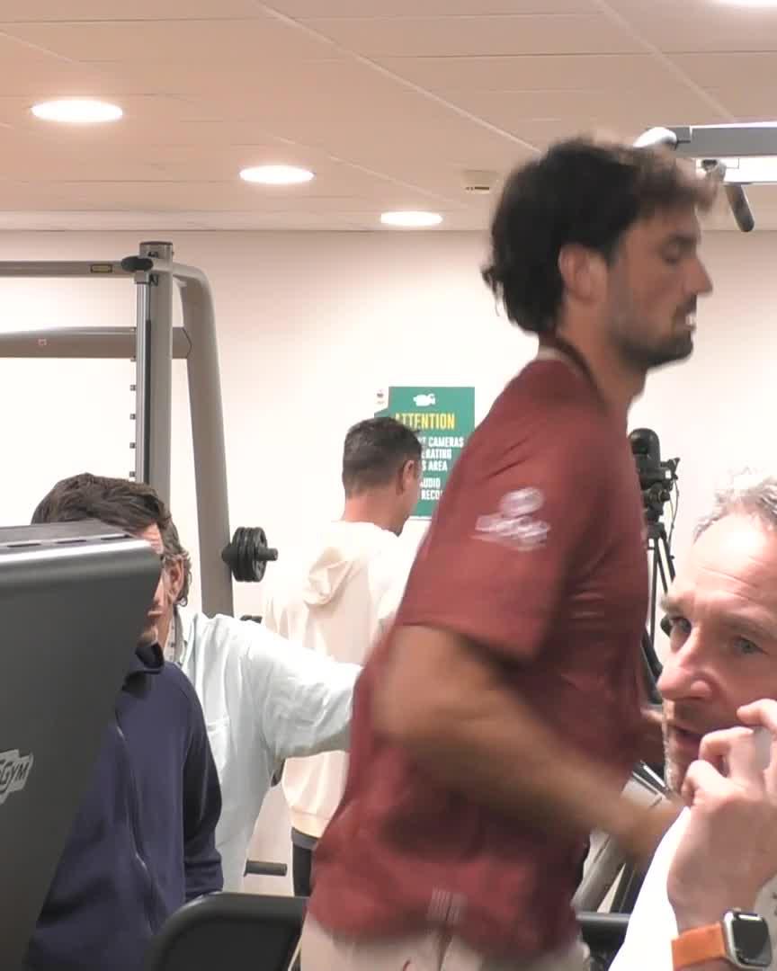 📊 L'année dernière, Valentin Vacherot 🇲🇨, 255e joueur mondial, remportait le 1er match de sa carrière sur un tournoi ATP à Monte-Carlo. Un an plus tard, le Monégasque va faire son entrée sur le Court Rainier III en étant... 23e mondial. 🚀🤯