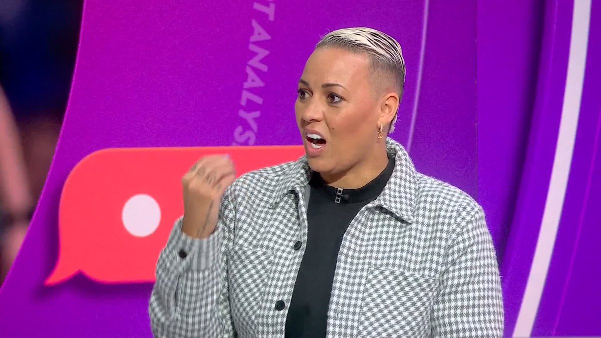 "It shouldn't have to go to VAR, it blows my mind!" 😕 Lianne Sanderson speaks about Katie McCabe's hair pull and if the WSL should be using VAR 🎙️