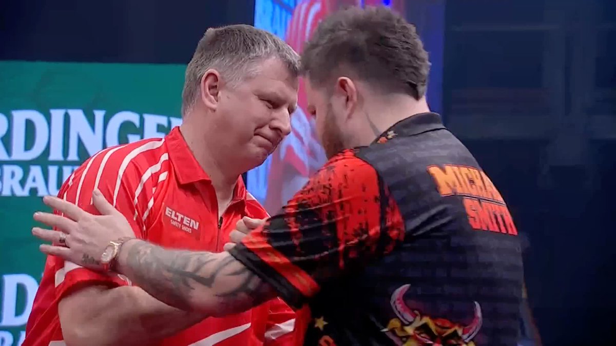 RATAJSKI SOARS INTO THE SEMIS 🦅 Krzysztof Ratajski routs the former German Darts Grand Prix champion Michael Smith 6-2 to set up a semi-final clash with Danny Noppert! 📺 #ET4