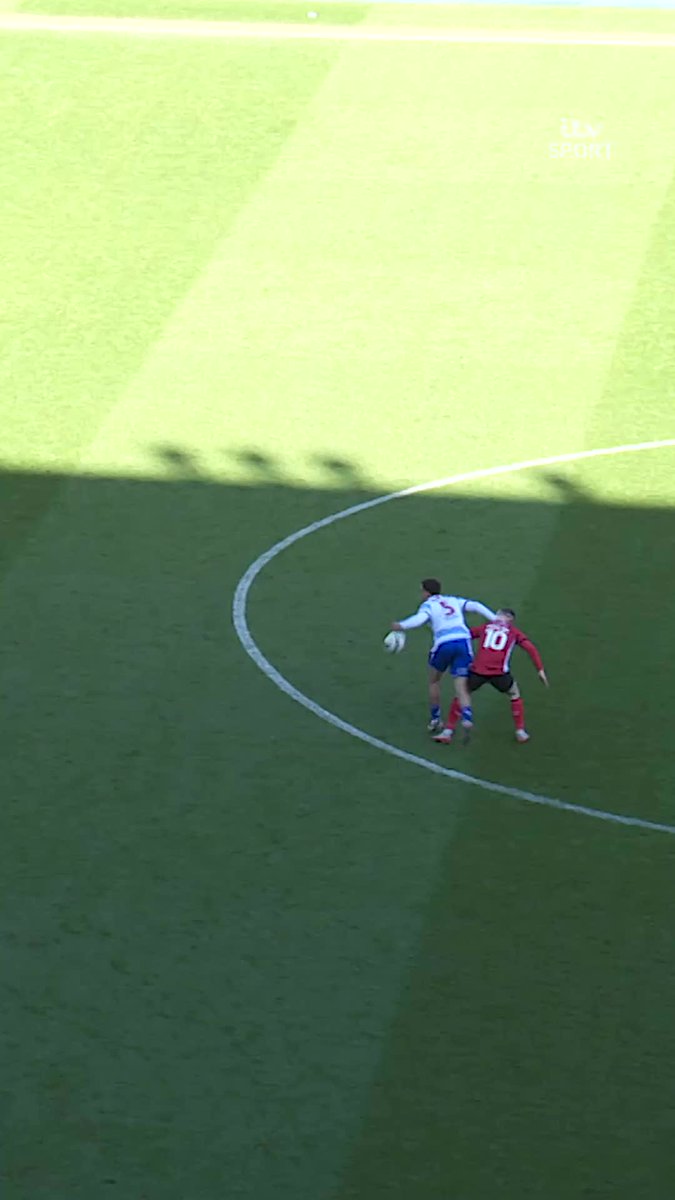 Promotion sealed with this 96th-minute beauty by Jack Moylan 💪🏻 Lincoln City will return to second-tier football for the first time since 1961 ⬆️