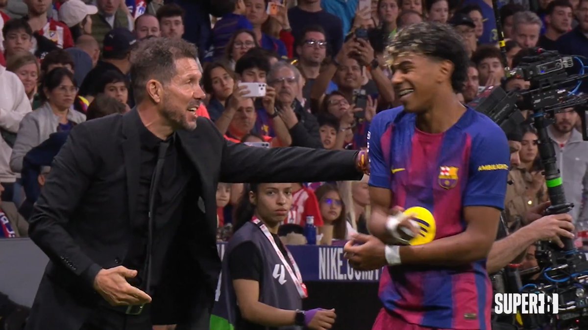 La imagen de complicidad entre Lamine Yamal y el 'Cholo' Simeone 🇪🇸🇦🇷 #Super8