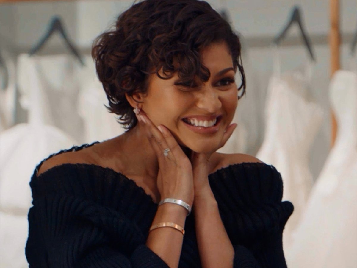 Zendaya surprises a bride while wedding dress shopping.