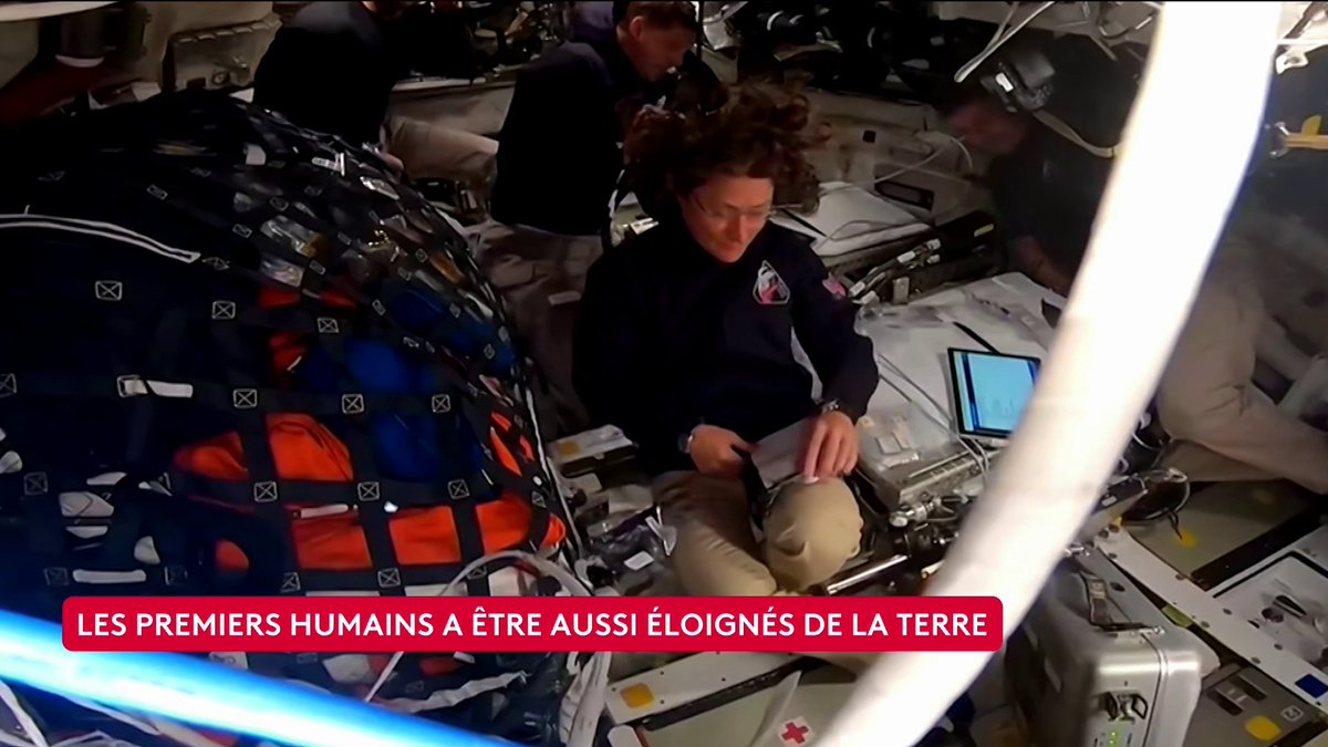 🌔🚀 Les astronautes de la mission Artemis II deviennent les êtres humains à s'être le plus éloignés de la Terre. Ce survol de la Lune est aussi historique car accompli pour la première fois par une femme, Christina Koch, et par un astronaute noir, Victor Glover.