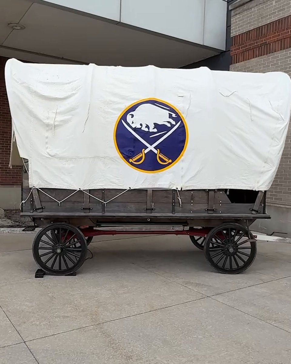 The Buffalo Sabres have a wagon outside their arena. 😮 The vibes in Buffalo are as high as ever!