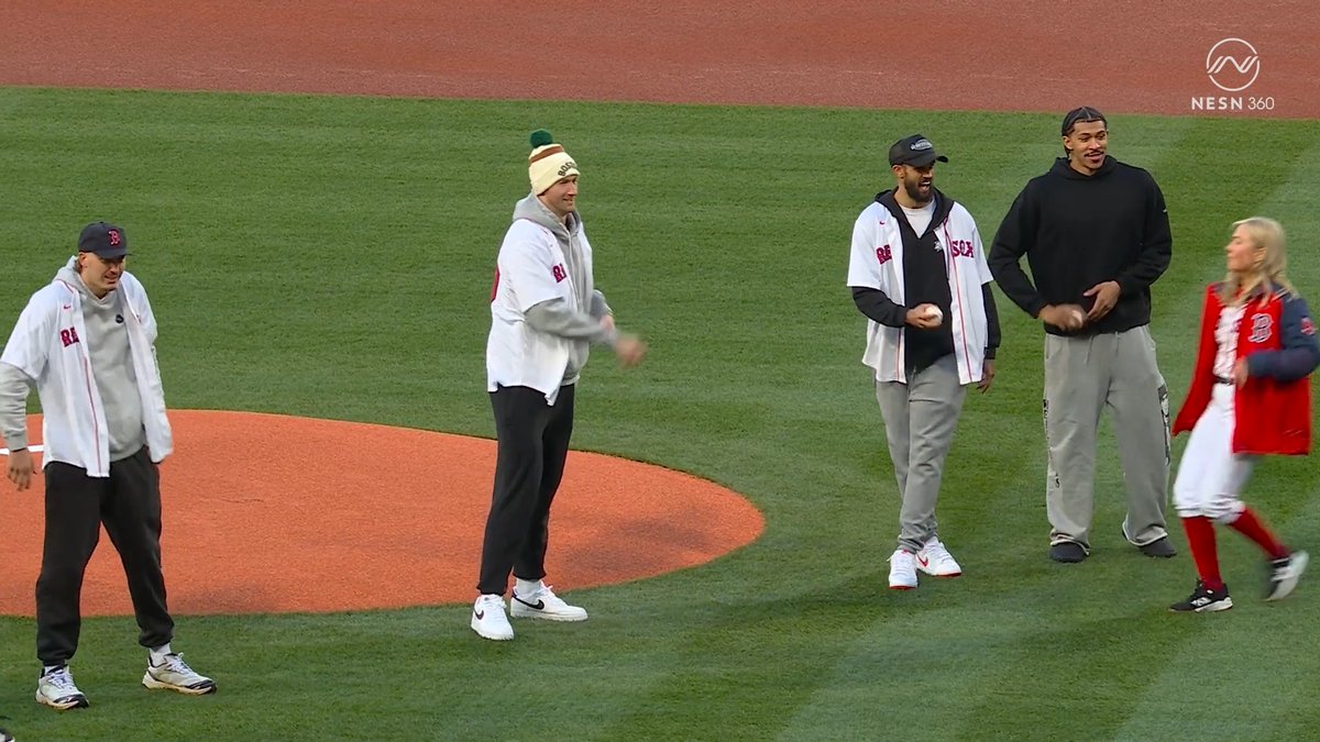 It's Boston Celtics night at Fenway Park! ☘️ Derrick White, Baylor Scheierman, Sam Hauser, &amp; Ron Harper Jr toss out the ceremonial first pitch ⚾ 👏